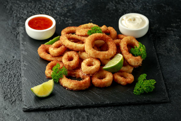 Oven,Baked,Breaded,Calamari,Rings,Served,With,Lime,Wedges,,Sweet
