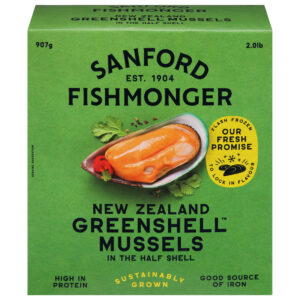 New Zealand Greenshell Mussels in the Half Shell
